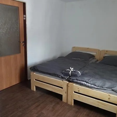 Az Pro 6 Osob Lägenhet Techlovice